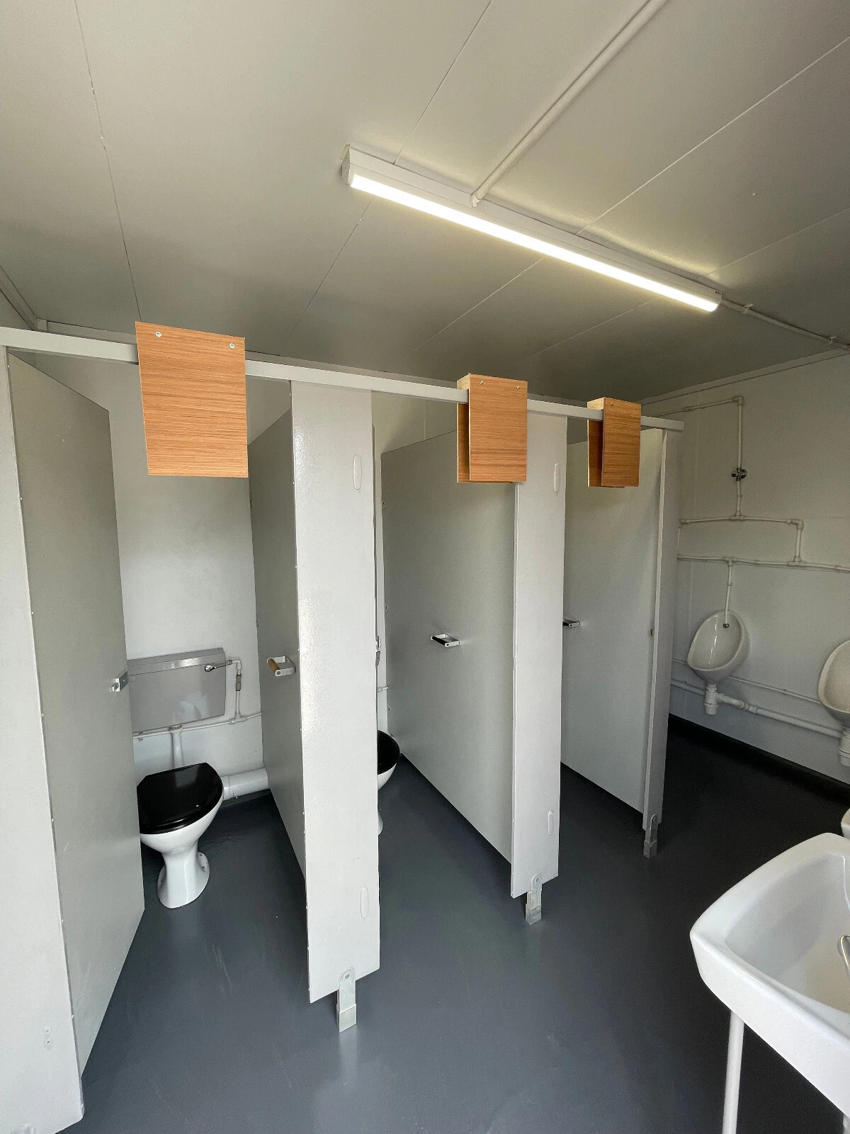 16ft x 9ft 3 + 1 Toilet Block Shipping Container - Image 4