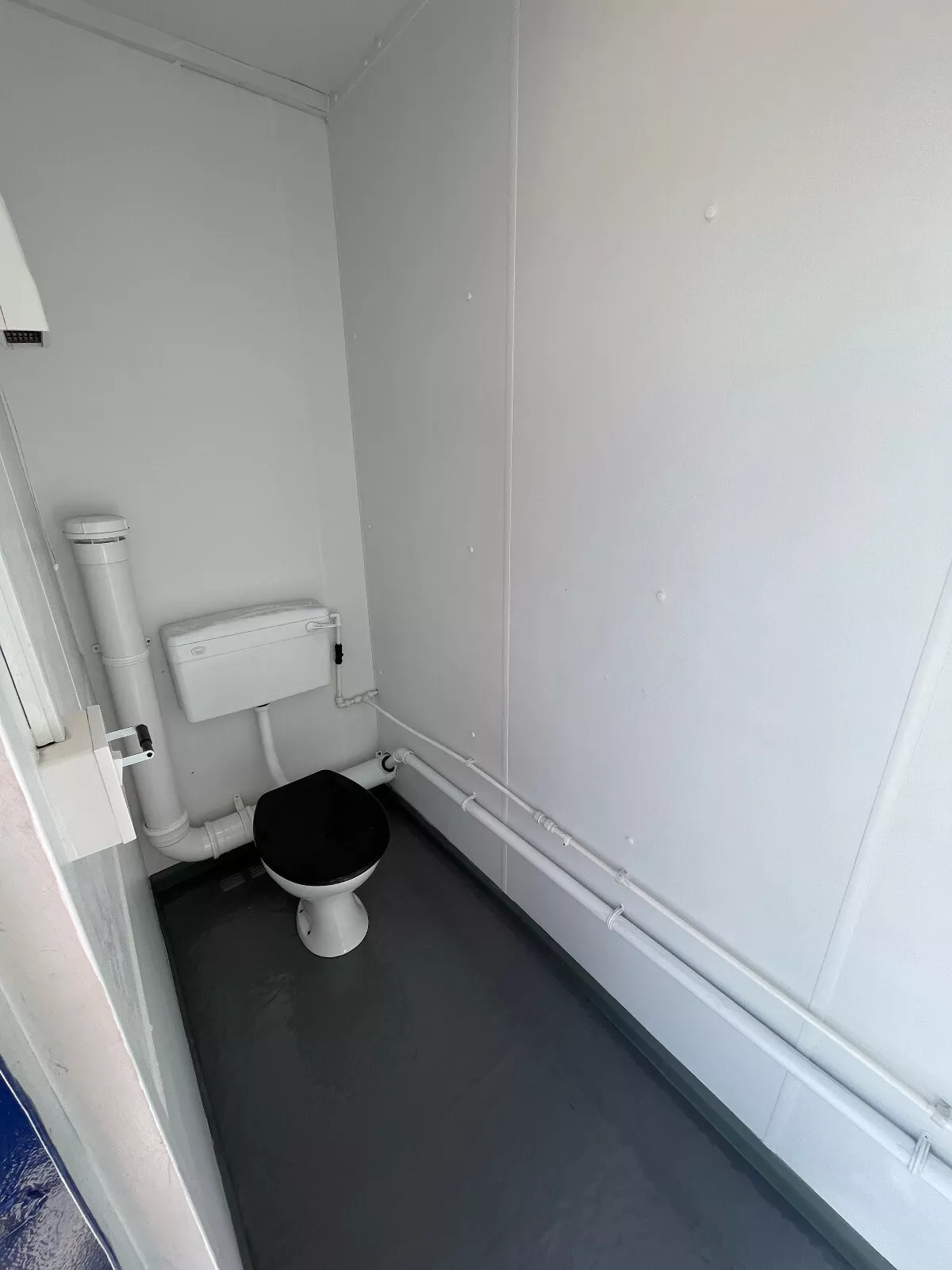 16ft x 9ft 3 + 1 Toilet Block Shipping Container - Image 2