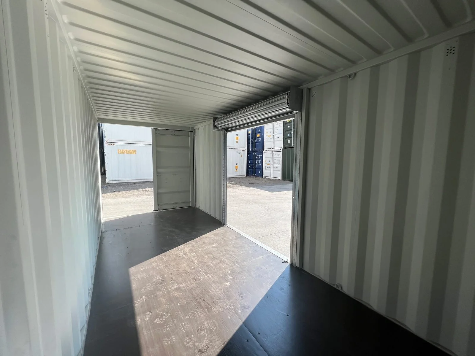 20ft Custom Shipping Container – Roller Shutter RAL 7035 - Image 3