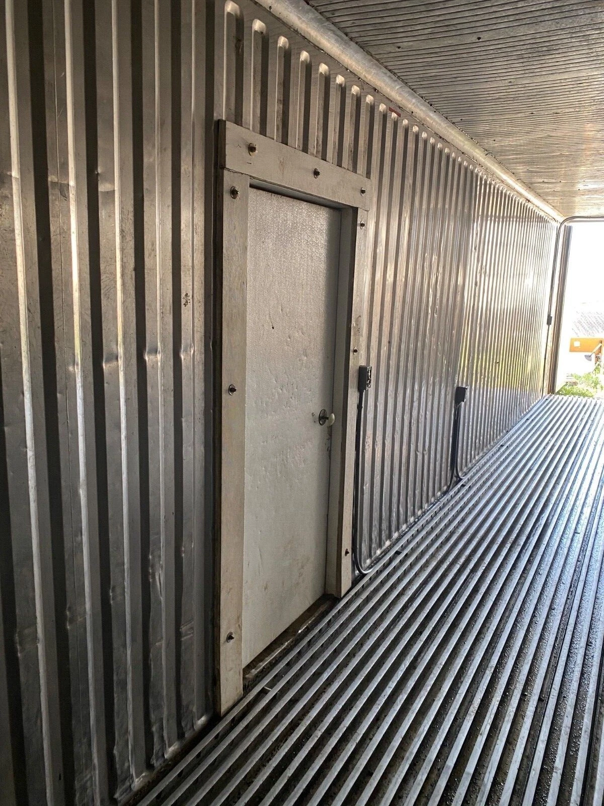 40ft Refrigerated Shipping Container With Custom Side Door Access - Image 8