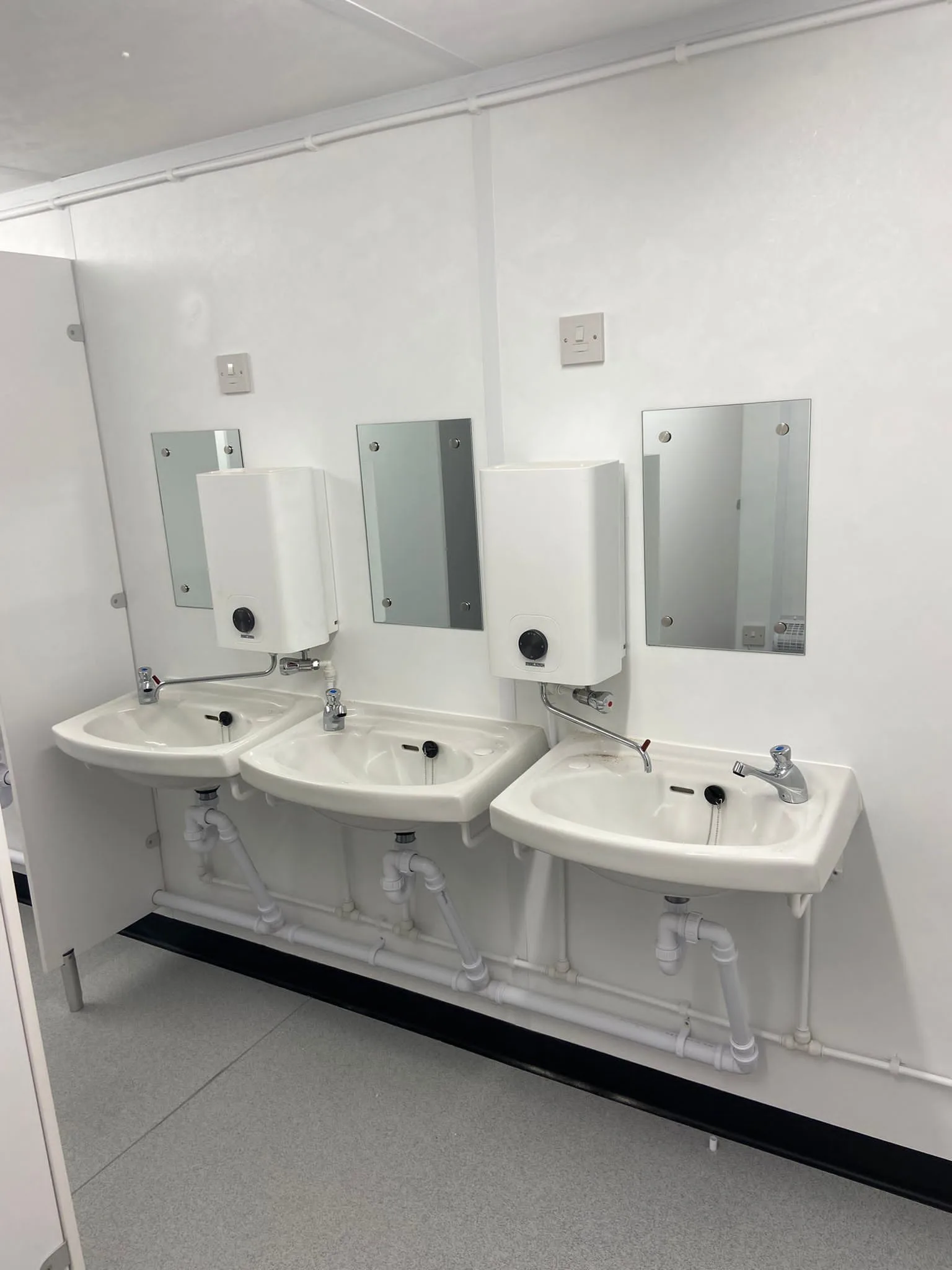 4+1 Steel Toilet Cabin 20ft x 9ft for Sale - Image 2